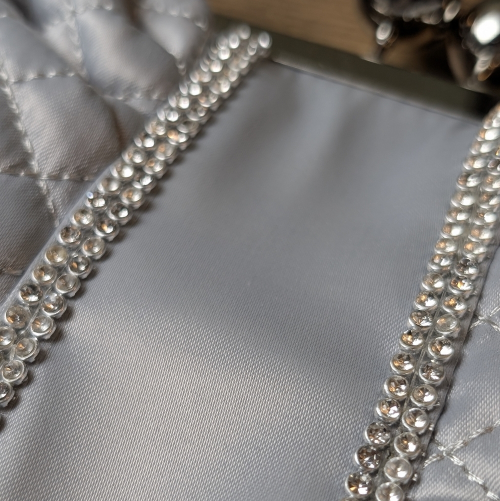NWT Bella Collection Silver Quilted Bow and Rhinestone Clutch - Picture 4 of 9